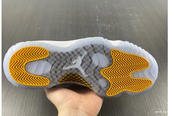 Jordan Air yellow 11 AJ11 and black 0331